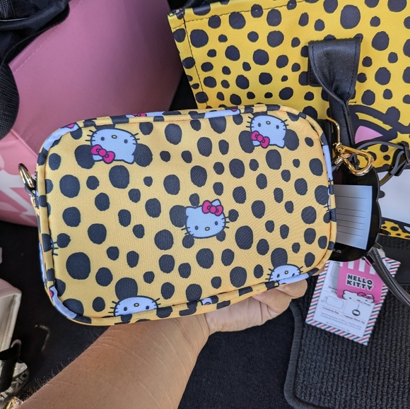 Hello kitty luggage tote purse - Picture 4 of 8